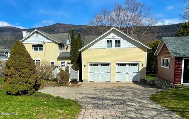 Welcome to this exceptional lakefront retreat in desirable - photo 2