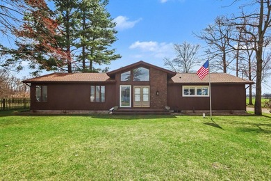 This spacious ranch home offers over 3,000 square feet of - photo 2