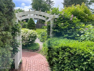 Welcome to this exceptional lakefront retreat in desirable - photo 7