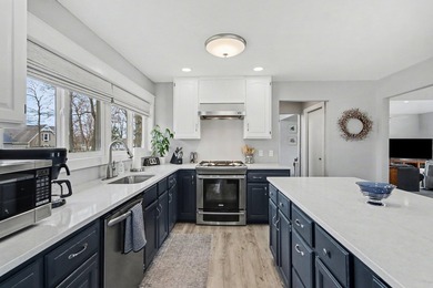 This spacious ranch home offers over 3,000 square feet of - photo 7