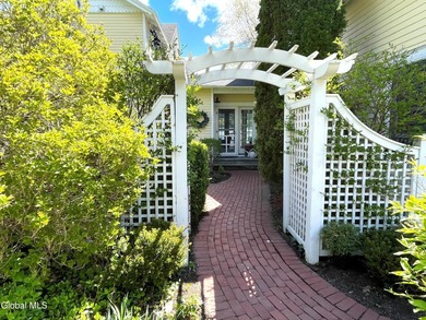 Welcome to this exceptional lakefront retreat in desirable - photo 9
