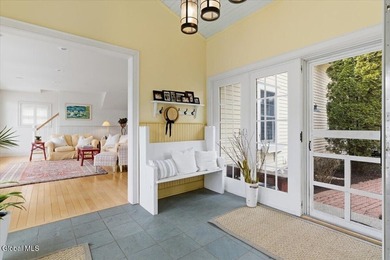 Welcome to this exceptional lakefront retreat in desirable - photo 10