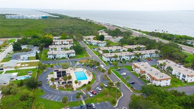 LOCATION, LOCATION! Welcome to this bright and spacious - photo 3