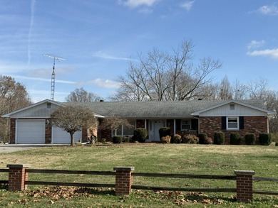 (private lake, pond, creek) Home For Sale in Carmi Illinois