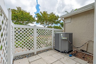 Rarely available cornerunit townhouse in the highly desirable - photo 5
