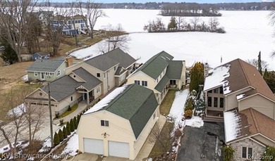 (private lake, pond, creek) Home For Sale in Highland Michigan