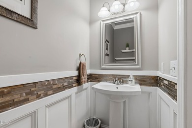 Welcome to this charming 4-bedroom, 2.5-bathroom single-family - photo 21