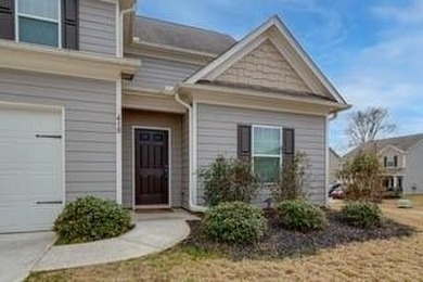 Discover this beautifully maintained four-bedroom, 2.5-bathroom - photo 3