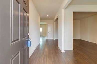 Discover this beautifully maintained four-bedroom, 2.5-bathroom - photo 4