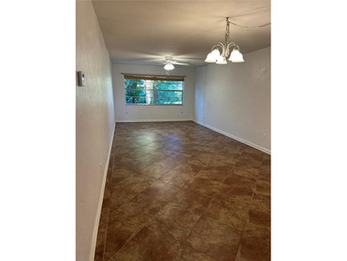 Move-in ready in a riverfront community with low condo fees, a - photo 4