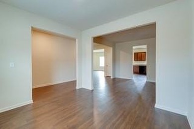 Discover this beautifully maintained four-bedroom, 2.5-bathroom - photo 6