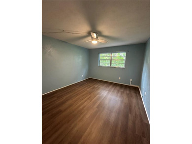 Move-in ready in a riverfront community with low condo fees, a - photo 9