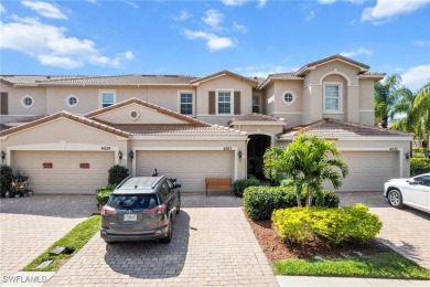 Lake Townhome/Townhouse For Sale in Fort Myers, Florida