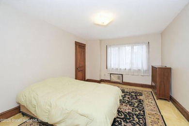 Location!,in the heart of Westerleigh, with old world charm - photo 11