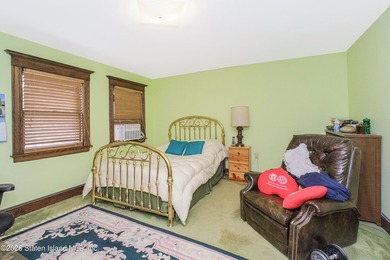 Location!,in the heart of Westerleigh, with old world charm - photo 12