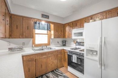 Pride of ownership shines in this well-cared-for home, lovingly - photo 13