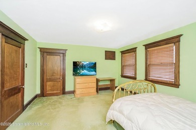 Location!,in the heart of Westerleigh, with old world charm - photo 13