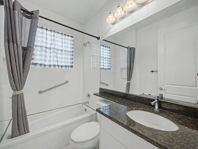 Welcome to this extensively upgraded 2-bedroom plus den, 2 1/2 - photo 20