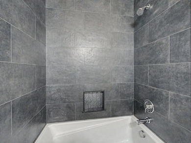 Welcome to this extensively upgraded 2-bedroom plus den, 2 1/2 - photo 22