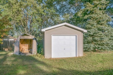 Pride of ownership shines in this well-cared-for home, lovingly - photo 29