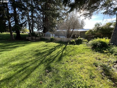 16126 Gustafson offers a warm and inviting slice of Oregon - photo 4