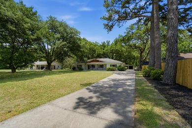 Welcome to this beautifully renovated, turnkey 4 bedroom/3 - photo 1