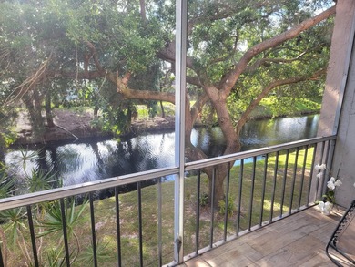 Renovated 2/2 Condominium in a senior 55+ community. Second - photo 1
