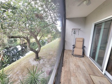Renovated 2/2 Condominium in a senior 55+ community. Second - photo 3