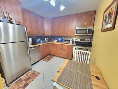Renovated 2/2 Condominium in a senior 55+ community. Second - photo 5