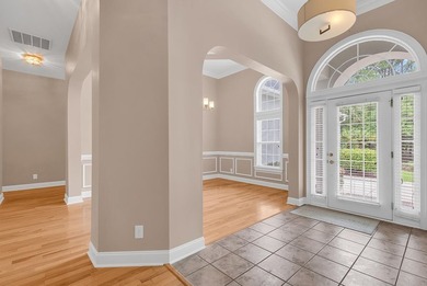 Discover the perfect blend of elegance and comfort in this - photo 4