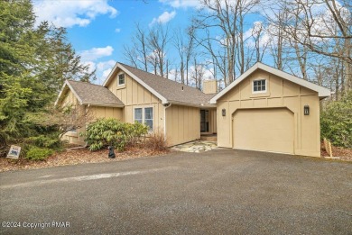 Tamaque Lake / Pinecrest Lake Home For Sale in Pocono Pines Pennsylvania