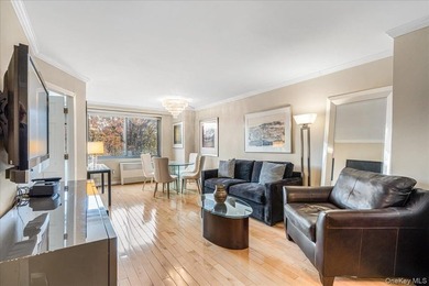 Welcome to Lakeside Towers. This beautifully renovated alcove - photo 1