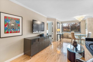 Welcome to Lakeside Towers. This beautifully renovated alcove - photo 2