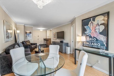 Welcome to Lakeside Towers. This beautifully renovated alcove - photo 3