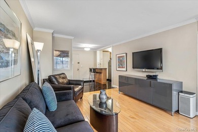 Welcome to Lakeside Towers. This beautifully renovated alcove - photo 4
