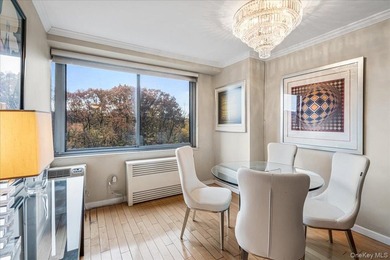Welcome to Lakeside Towers. This beautifully renovated alcove - photo 5