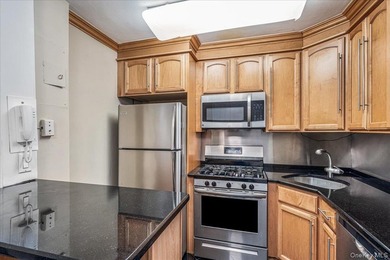 Welcome to Lakeside Towers. This beautifully renovated alcove - photo 8