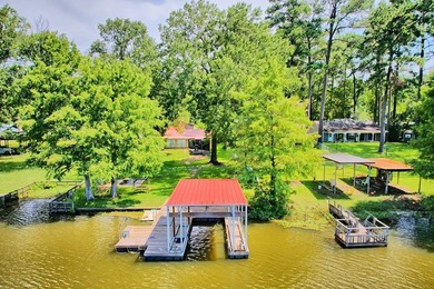 Affordable waterfront living with room for family, friends, or - photo 2