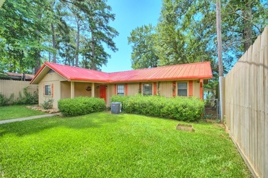 Affordable waterfront living with room for family, friends, or - photo 9