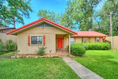 Affordable waterfront living with room for family, friends, or - photo 10