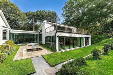 This contemporary Hamptons escape on 2 acres in the heart of - photo 4