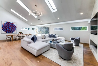 This contemporary Hamptons escape on 2 acres in the heart of - photo 7