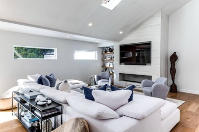 This contemporary Hamptons escape on 2 acres in the heart of - photo 8