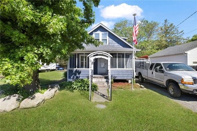 Charming 3-bedroom Bungalow situated on an oversized lot in a - photo 1