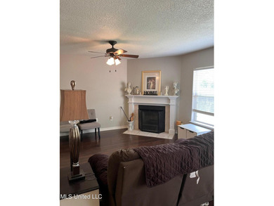 GREAT NEIGHBORHOOD,NICE HOME-TENANT ON MONTH TO MONTH,GOOD FLOOR - photo 2