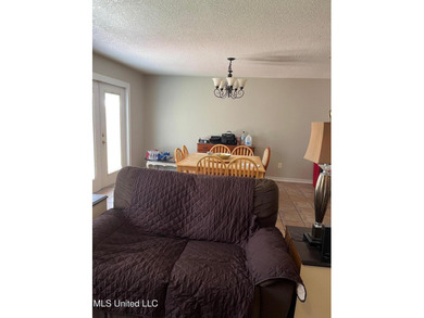 GREAT NEIGHBORHOOD,NICE HOME-TENANT ON MONTH TO MONTH,GOOD FLOOR - photo 3