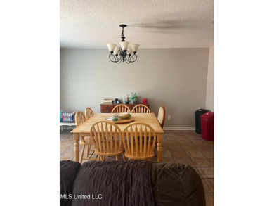 GREAT NEIGHBORHOOD,NICE HOME-TENANT ON MONTH TO MONTH,GOOD FLOOR - photo 4