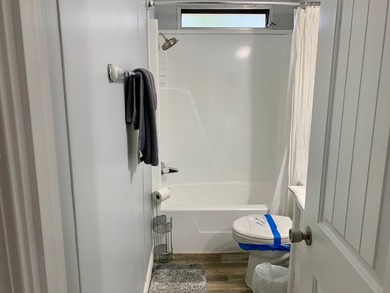 Charming 2 bedroom, 2 bath, 1989 double-wide mobile home is - photo 15