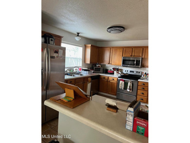 GREAT NEIGHBORHOOD,NICE HOME-TENANT ON MONTH TO MONTH,GOOD FLOOR - photo 6