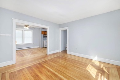 Charming 3-bedroom Bungalow situated on an oversized lot in a - photo 7